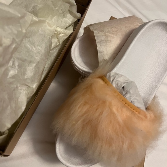 Ugg womens slides - Picture 2 of 4